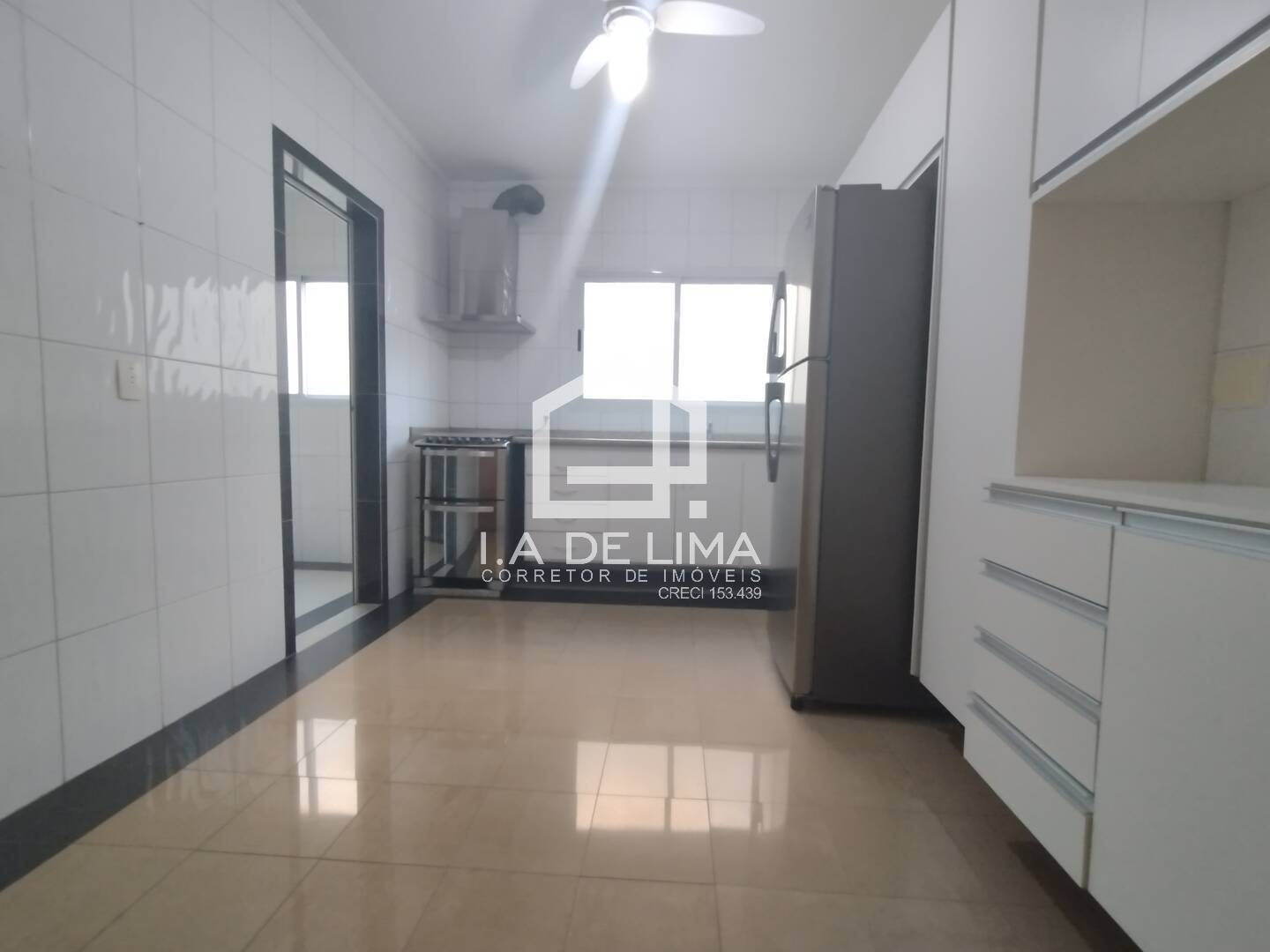 Apartamento para alugar com 3 quartos, 101m² - Foto 9