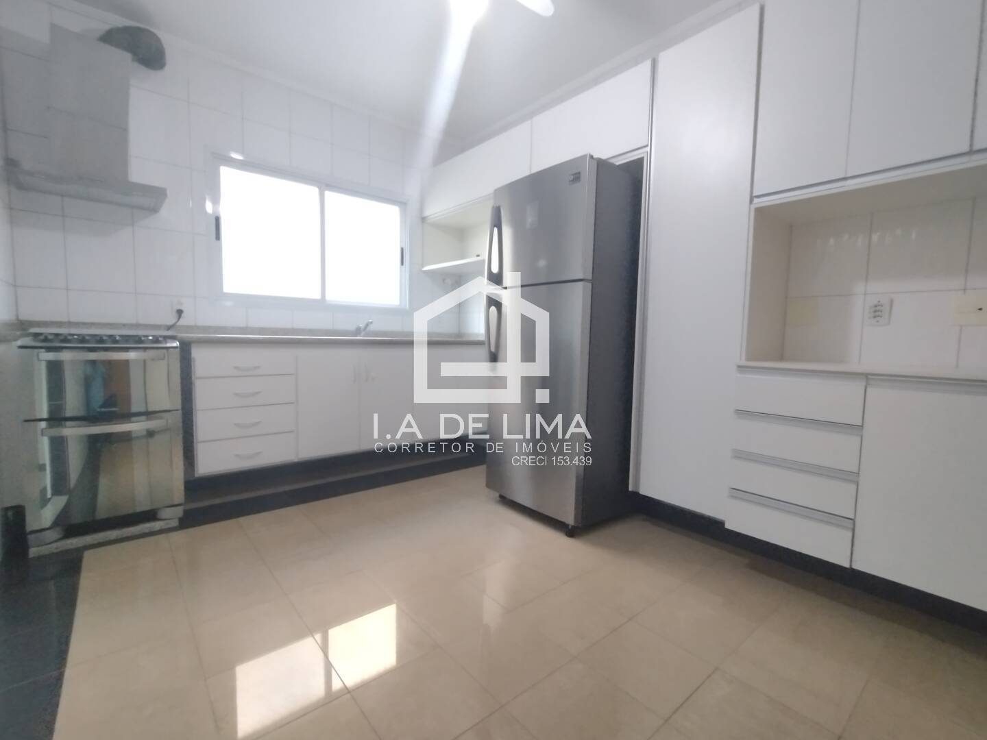 Apartamento para alugar com 3 quartos, 101m² - Foto 8