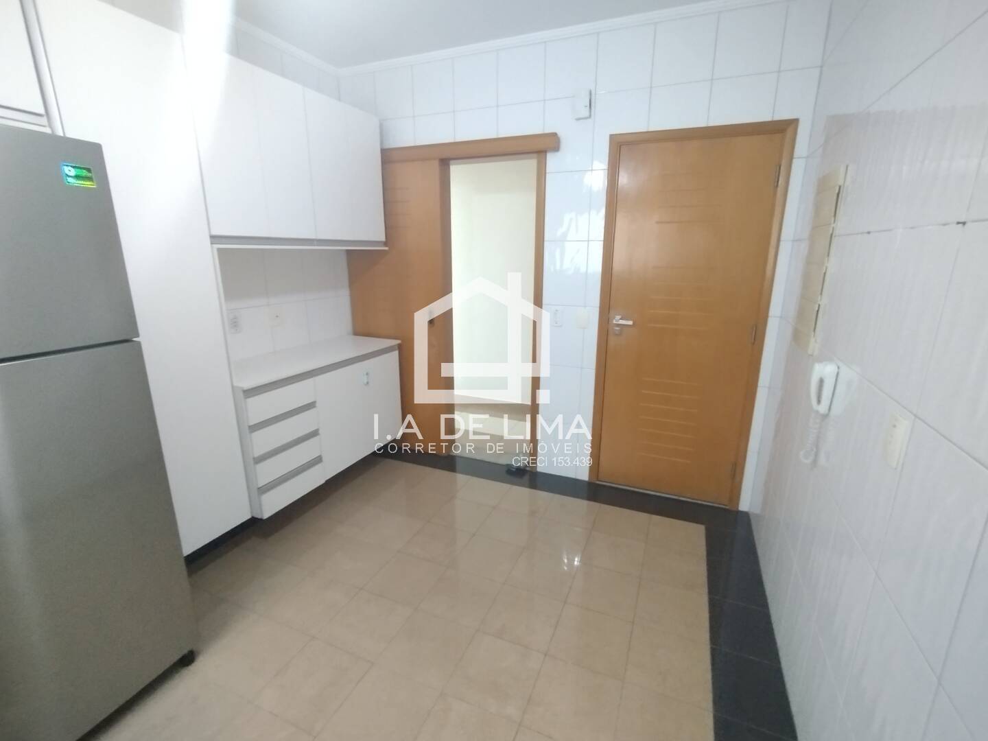 Apartamento para alugar com 3 quartos, 101m² - Foto 11
